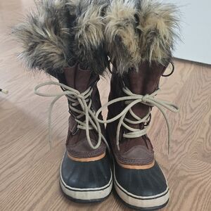 Sorel Joan Of Artic Black and Tan Faux Fur Boots Size 8